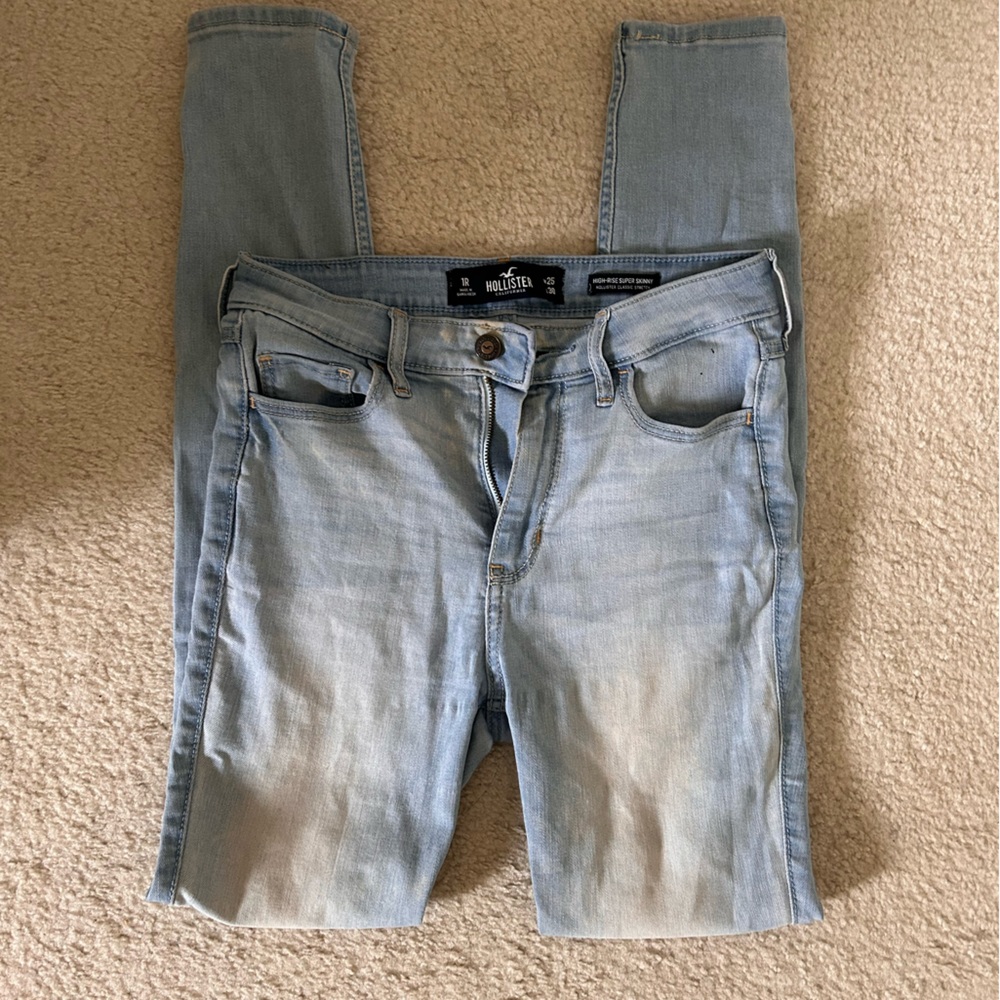 HOLLISTER light wash skinny jeans